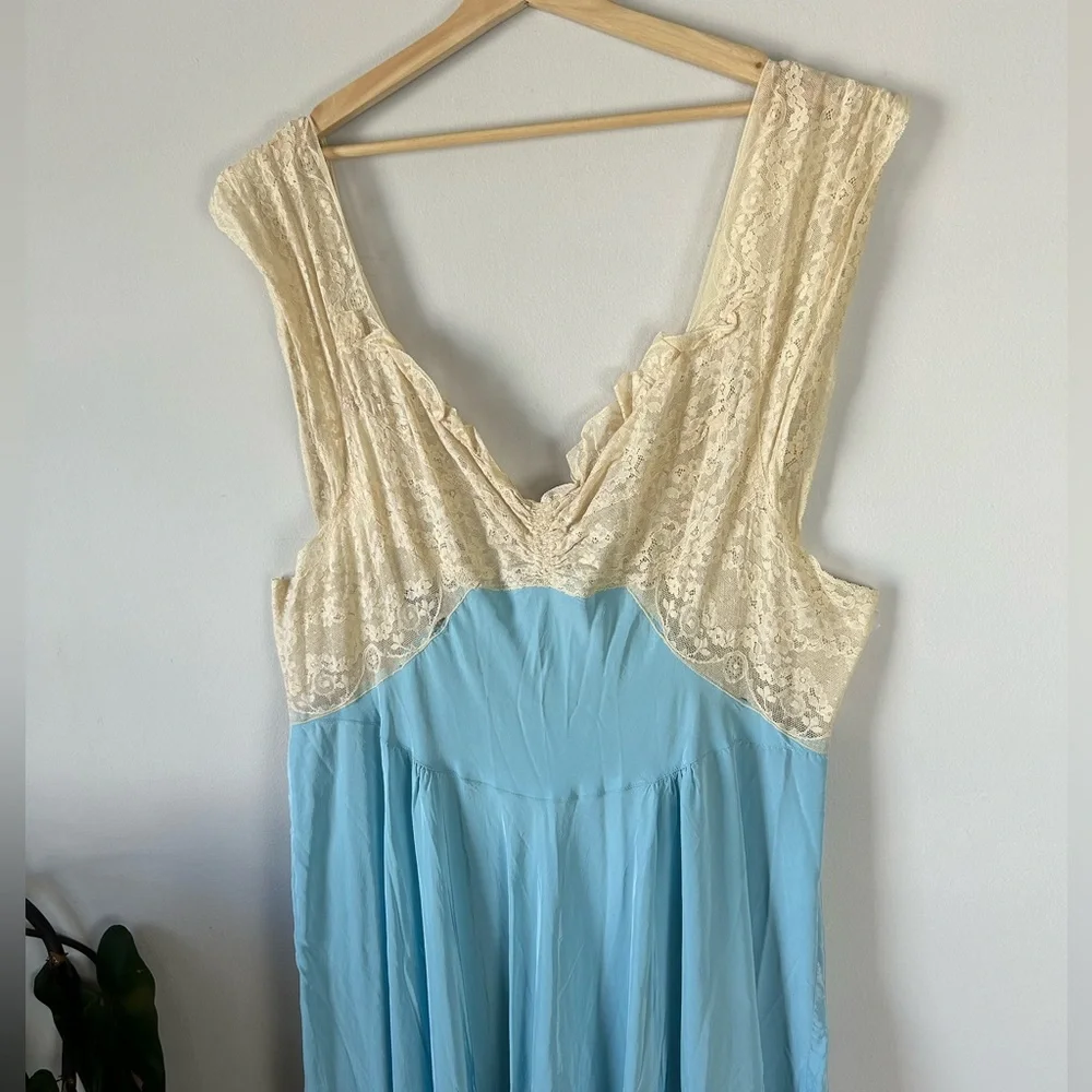 1940’s PLUS SIZE Joy Lingerie Co. Blue Satin Cream Lace Maxi Slip Dressing Gown - Picture 2 of 16